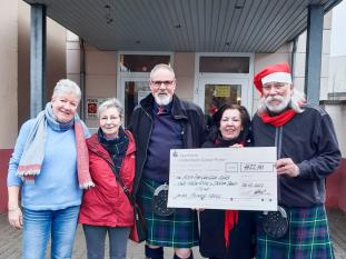 Spontane Spendensammlung war ein großer Erfolg: 1.472,90 Euro für die Peiner Tafel